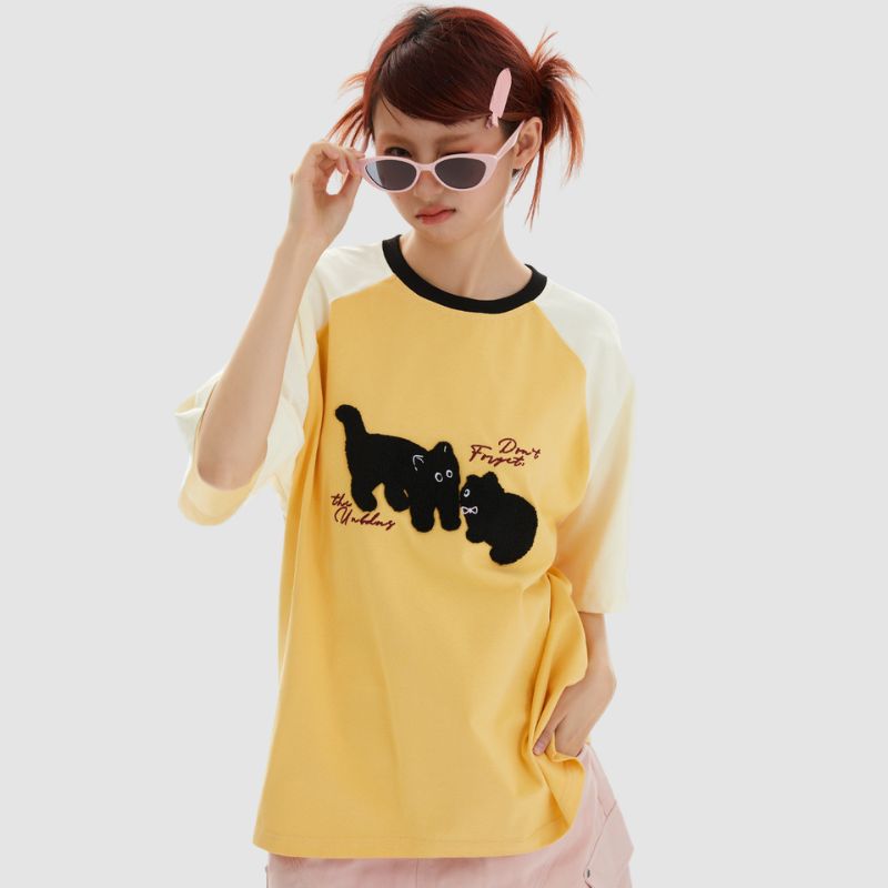 Linda camiseta bordada con gato