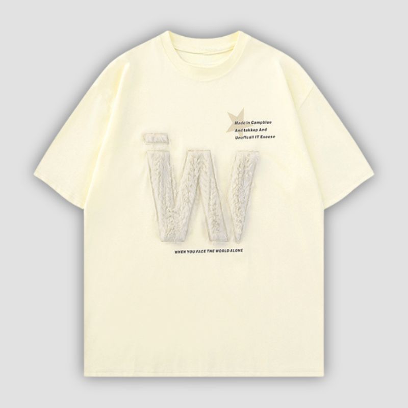 Camiseta con letras bordadas