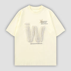 Camiseta con letras bordadas