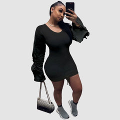 Vestido con mangas plisadas y cordón ajustable en contraste de color