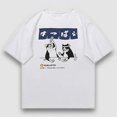 Camiseta estampada con gato bebiendo