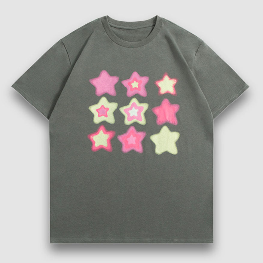 Camiseta con estampado de grafiti de estrellas