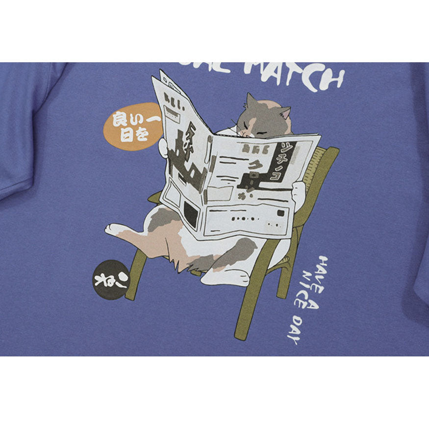 Camiseta con estampado de dibujos animados de gato leyendo