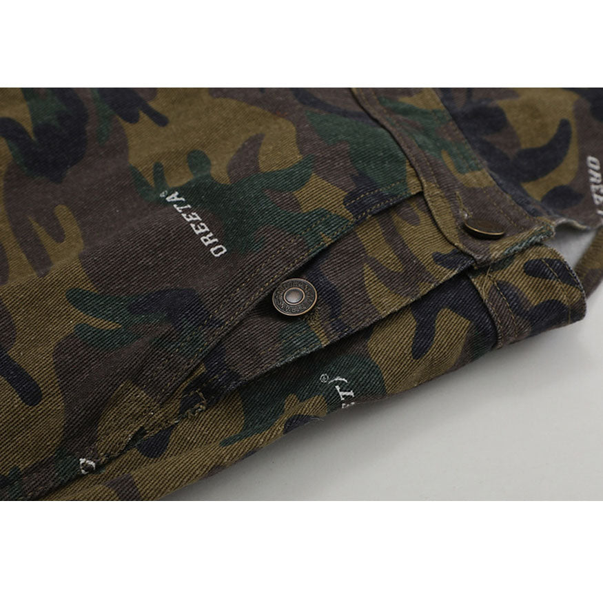 Stylischer Camouflage-Overall mit Buchstaben-Print