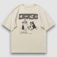 Camiseta estampada con gato bebiendo