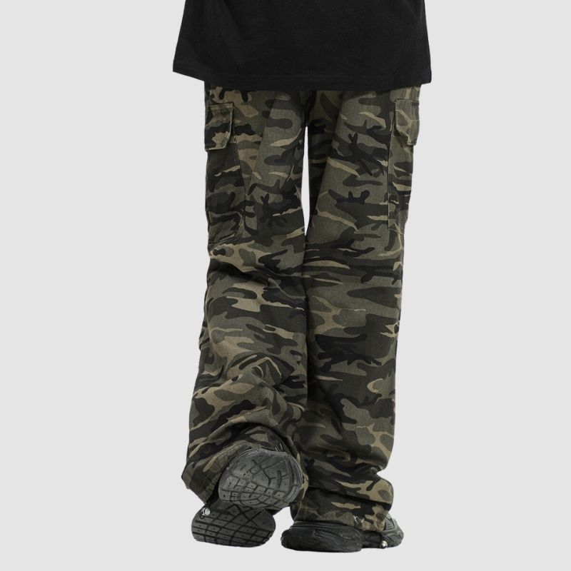 Pantalones cargo plisados de camuflaje