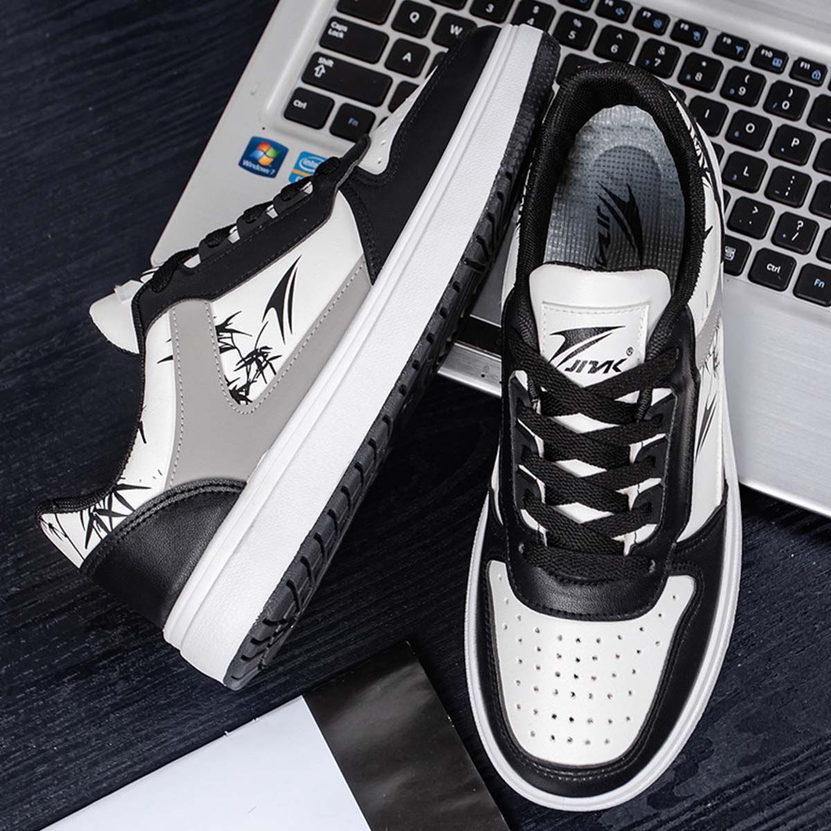 Klassische monochrome Low-Tops