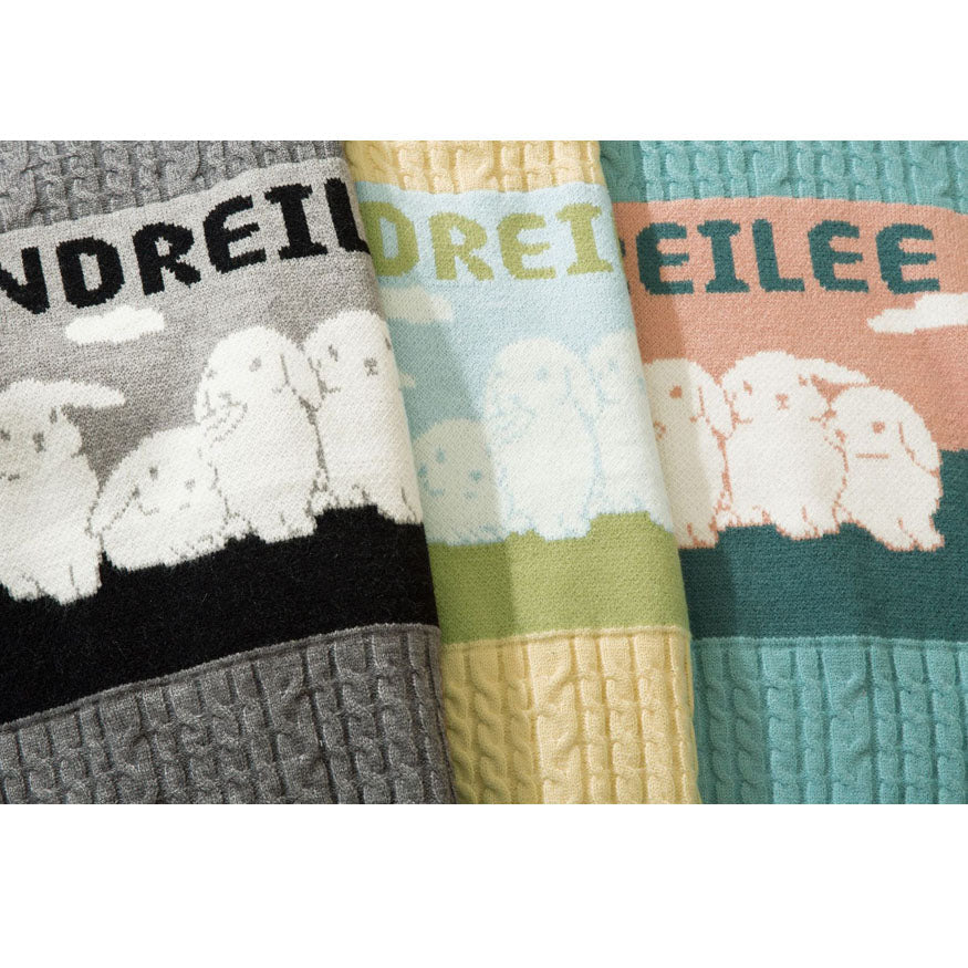 Schöner Pullover mit Kaninchen- und Cartoon-Print