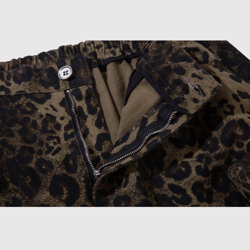 Pantalones cortos cargo de leopardo