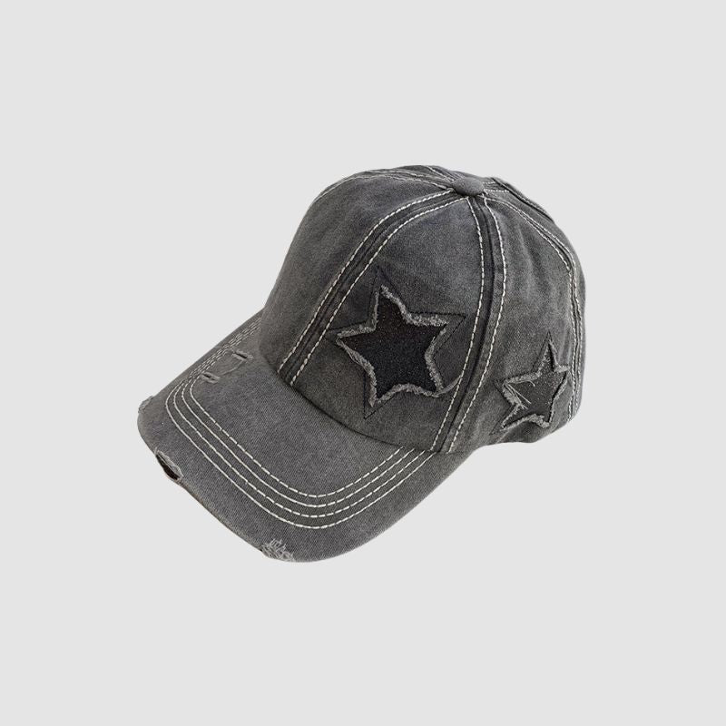 Gorra de béisbol con estrella desgastada