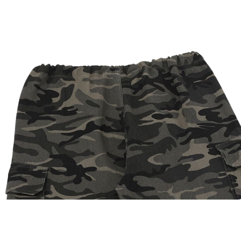 Pantalones cargo plisados de camuflaje