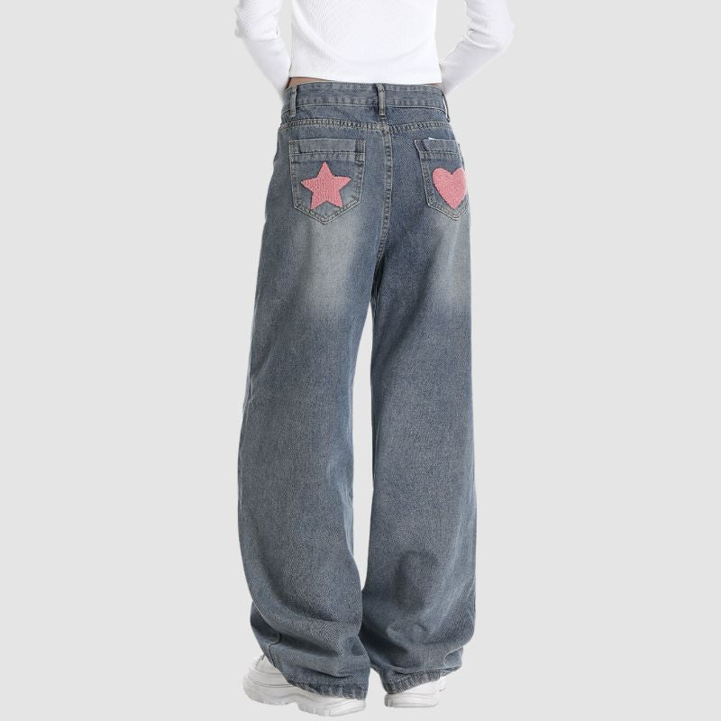 Jeans mit aufgesticktem Buchstaben- und Stern-Design