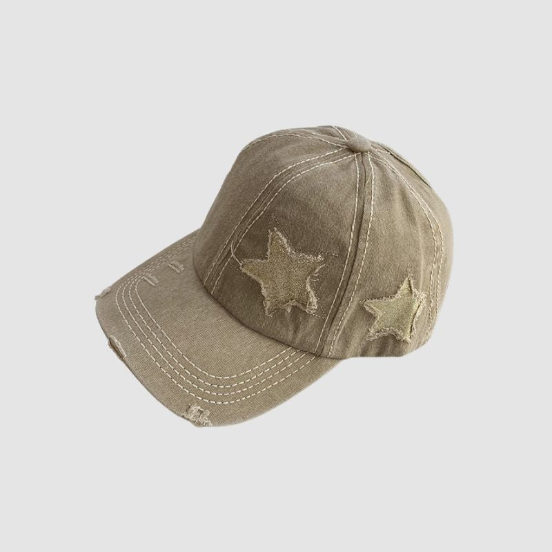 Gorra de béisbol con estrella desgastada