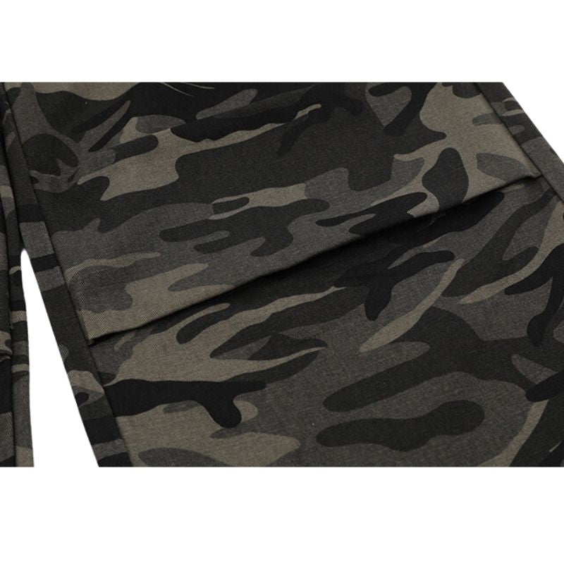 Pantalones cargo plisados de camuflaje