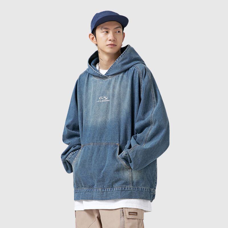 Sudadera con capucha vintage desgastada y estilo urbano