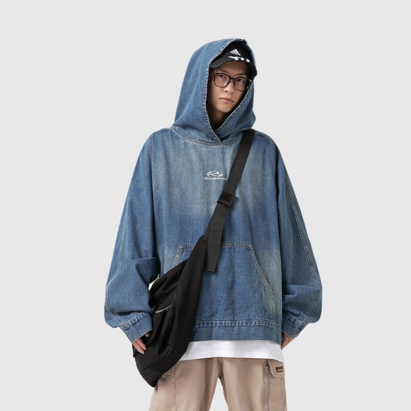 Sudadera con capucha vintage desgastada y estilo urbano