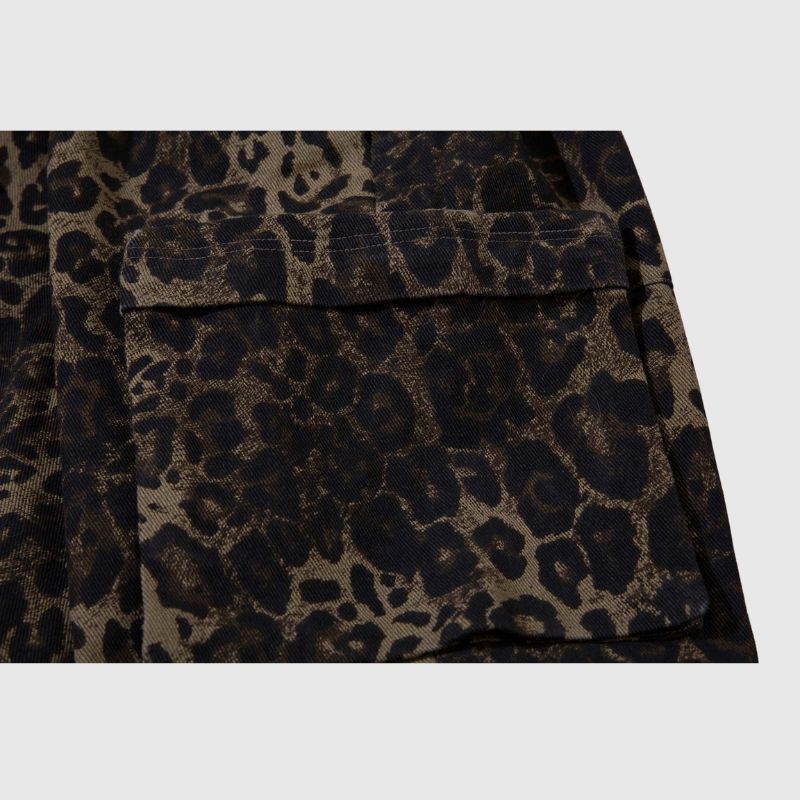 Pantalones cortos cargo de leopardo