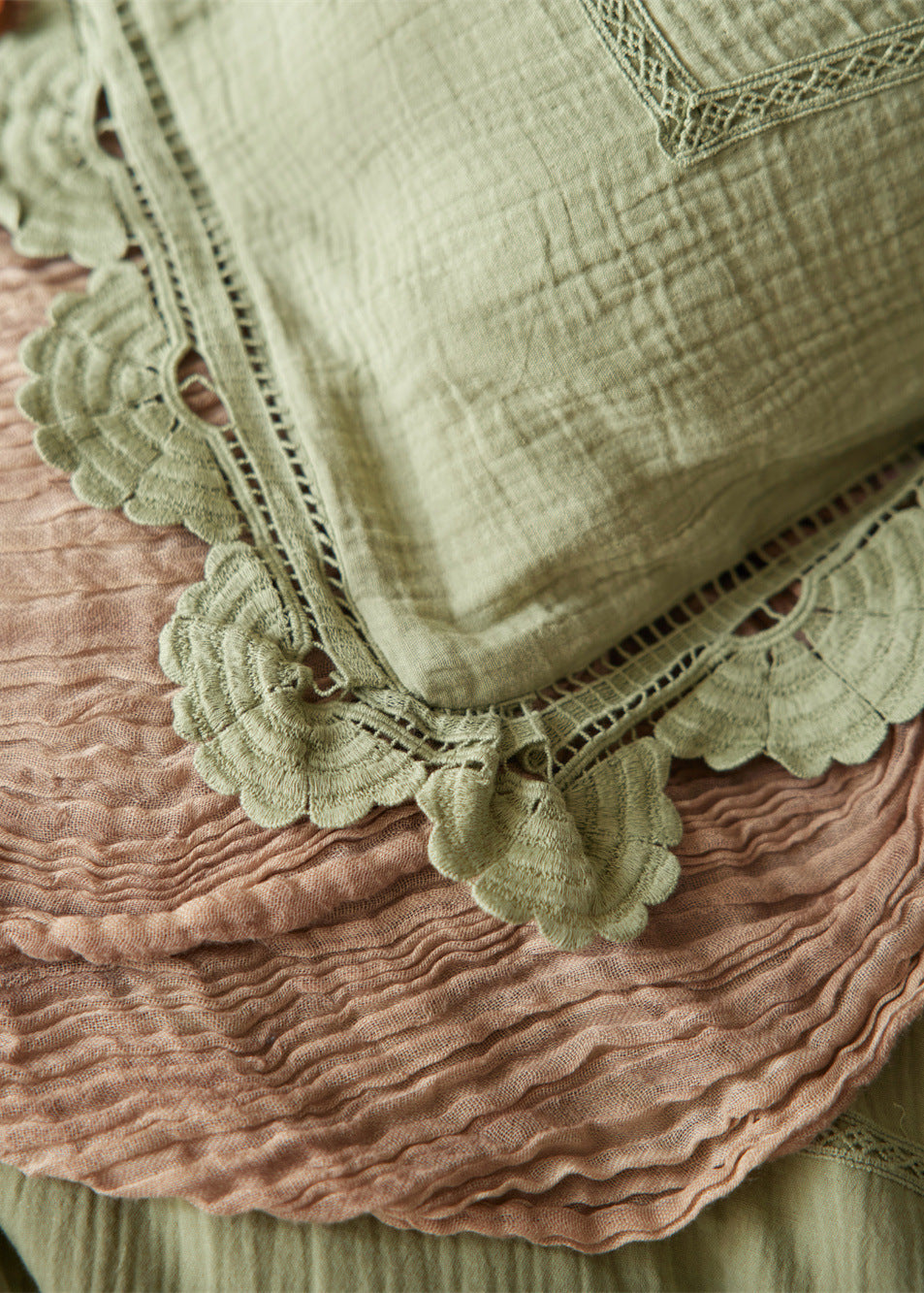 Isadora Lace Ruffle Double Gauze Bedding Set - Brown