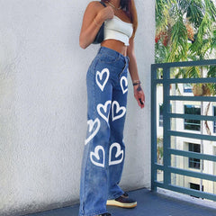 Jeans mit Graffiti-Print in Herzform