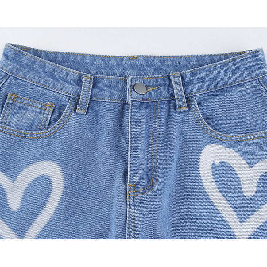 Jeans mit Graffiti-Print in Herzform