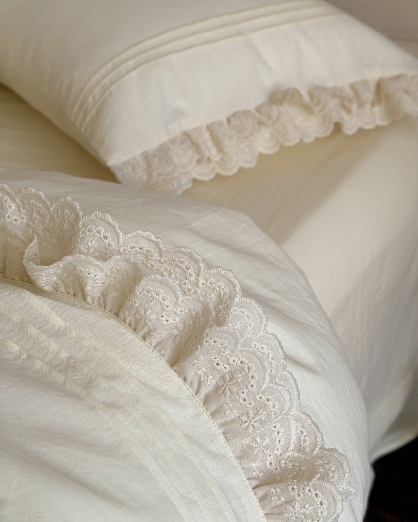 Accordion Pleated Lace Ruffled Bedding Set