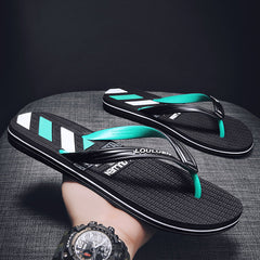 Hermosas y elegantes chanclas para hombre, ideales para la playa y el aire libre.