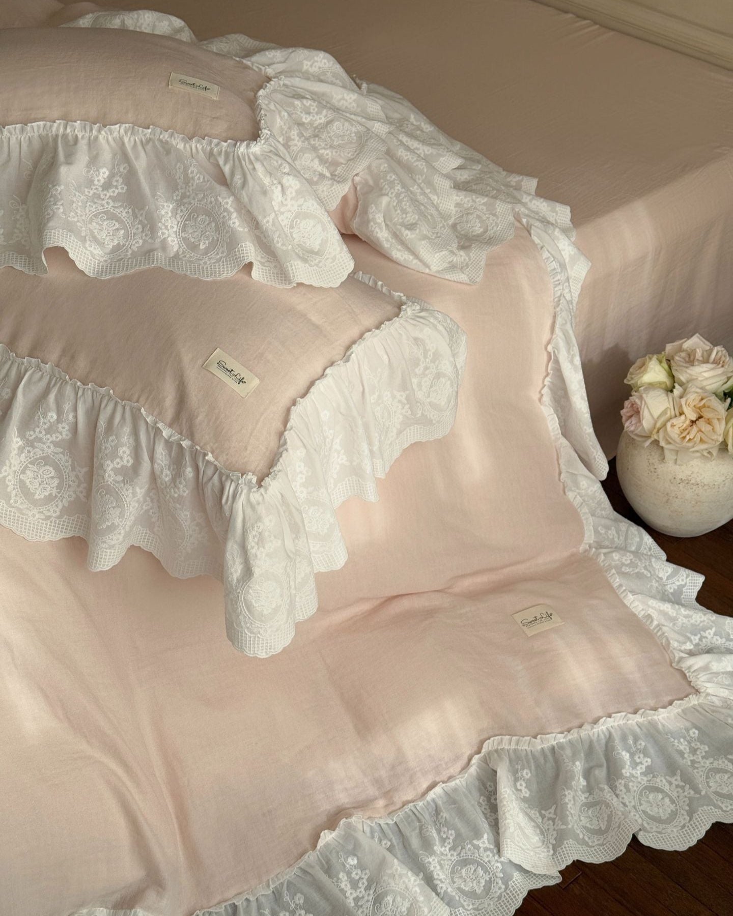 Macaroon French Lace Ruffled Bedding Set - Blue