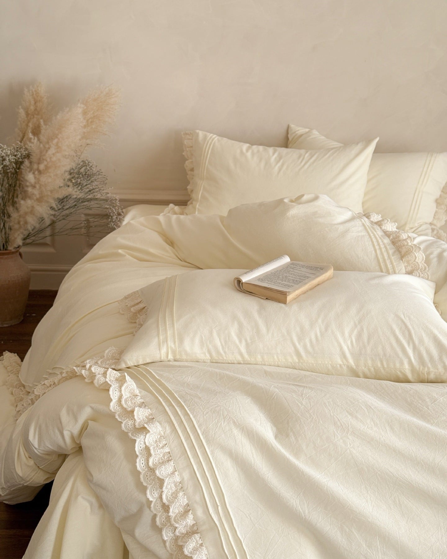 Accordion Pleated Lace Ruffled Bedding Set
