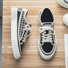 Paar- und Segeltuchschuhe mit Muster für Damen und Herren