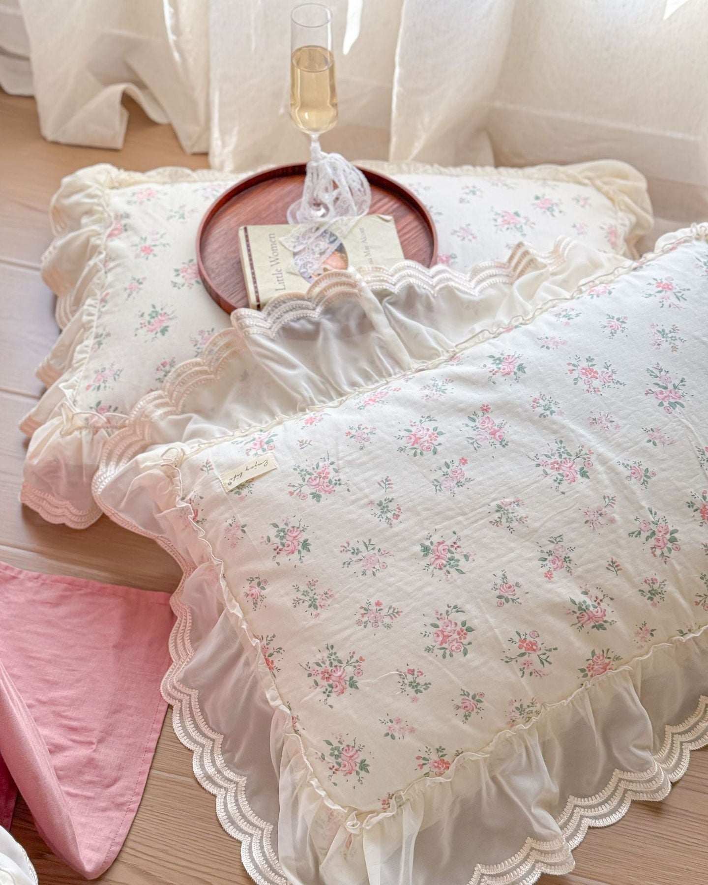 Delicate Floral Lace Ruffled Bedding Set - Pink