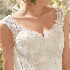 Romantic Charming V-Neck Lace Mesh Wedding Evening Dress