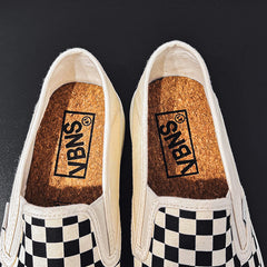 Innovative, trendige Canvas-Schuhe mit Korksohle und Spring Board