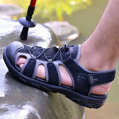 Schöne geschlossene Herren-Outdoor-Sportsandalen