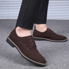 Hermosos zapatos casuales clásicos de gamuza para hombre