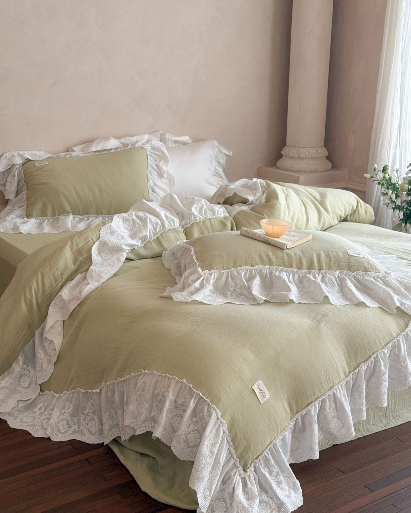 Macaroon French Lace Ruffled Bedding Set - Blue