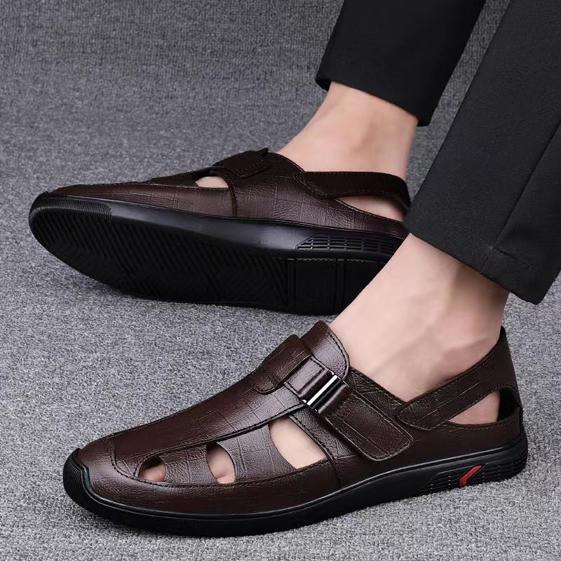 Elegante, schöne Herren-Sandalen mit weichen Hohllöchern