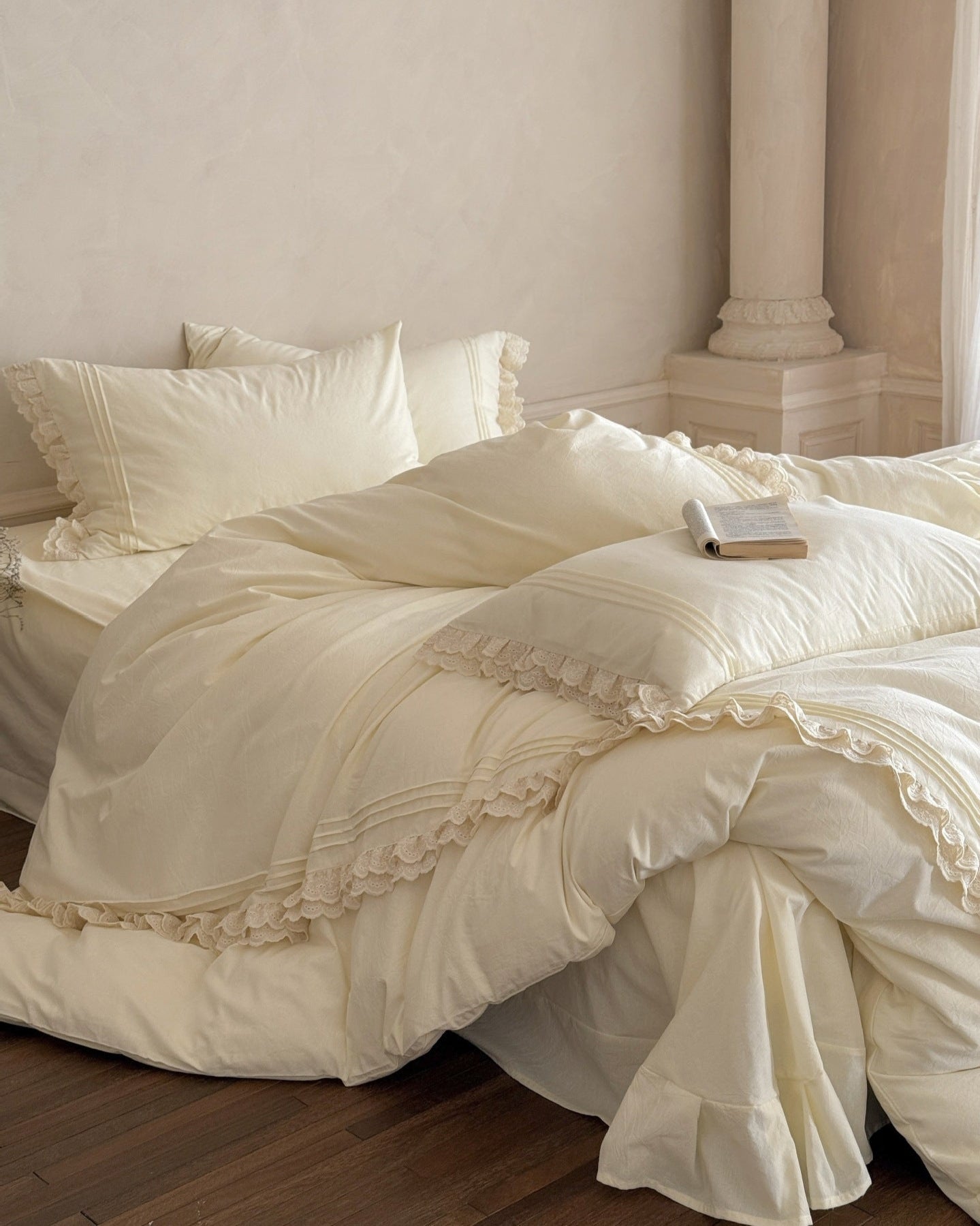 Accordion Pleated Lace Ruffled Bedding Set