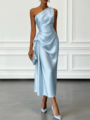 Vestido midi con corsé drapeado al cielo 