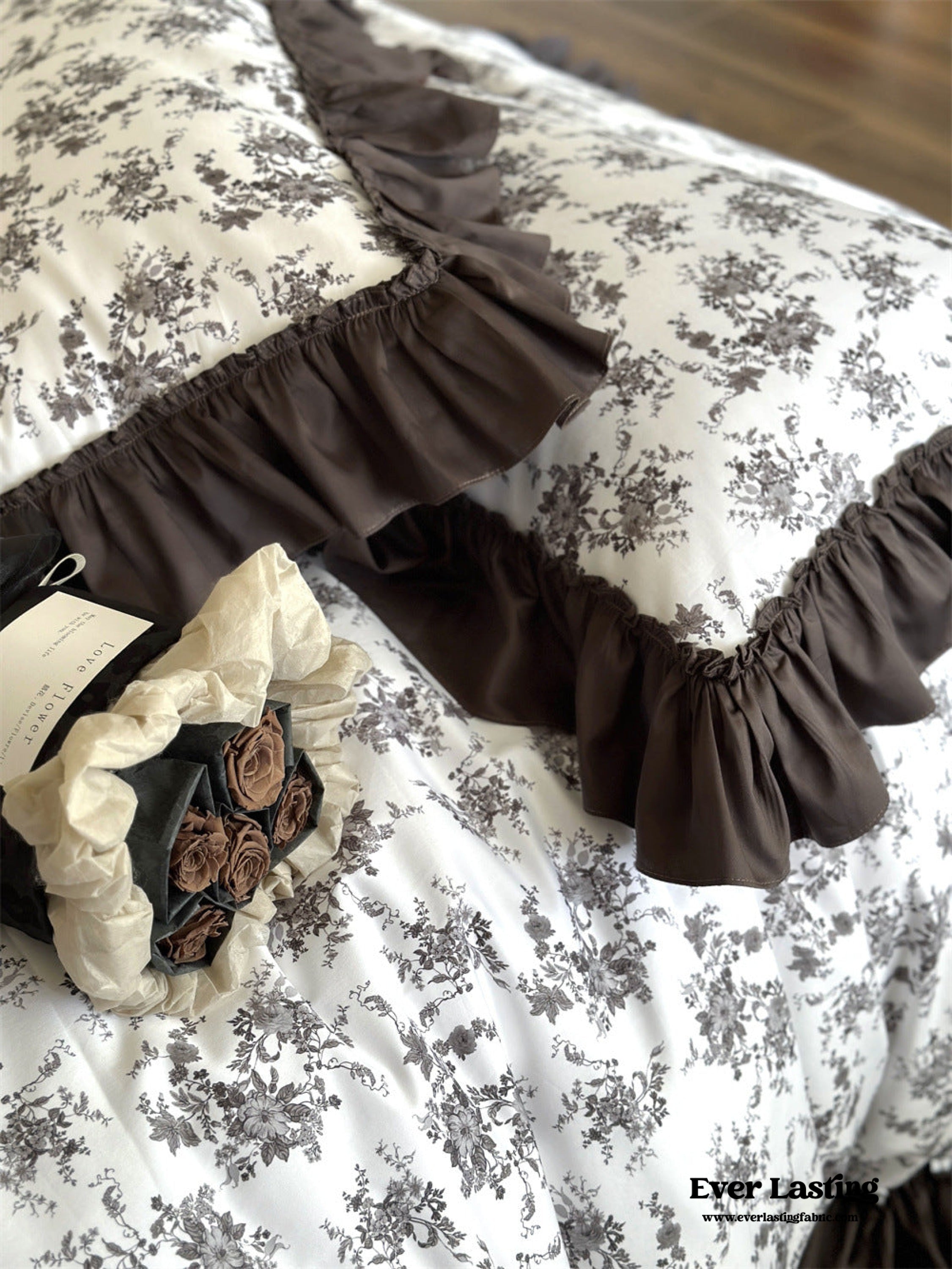 Aimé Romantic Vintage Ruffle Bedding Set - Gray