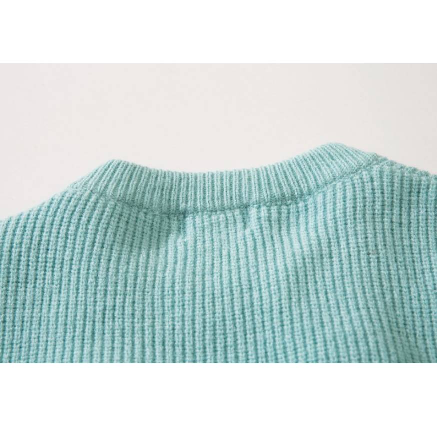 Süßer Strickpullover mit Kaninchen-Tasche