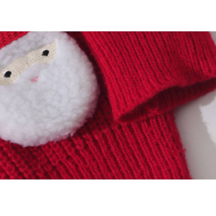 Süßer Pullover mit Weihnachtsmannpuppe