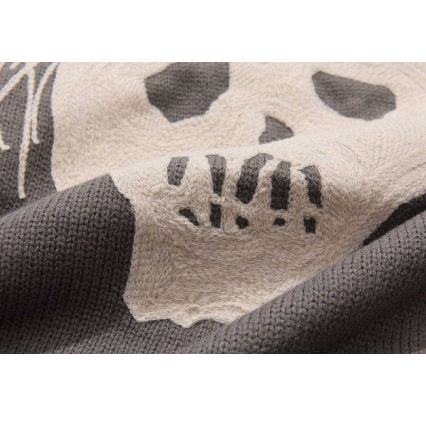 Zerrissener Pullover mit Totenkopf-Print