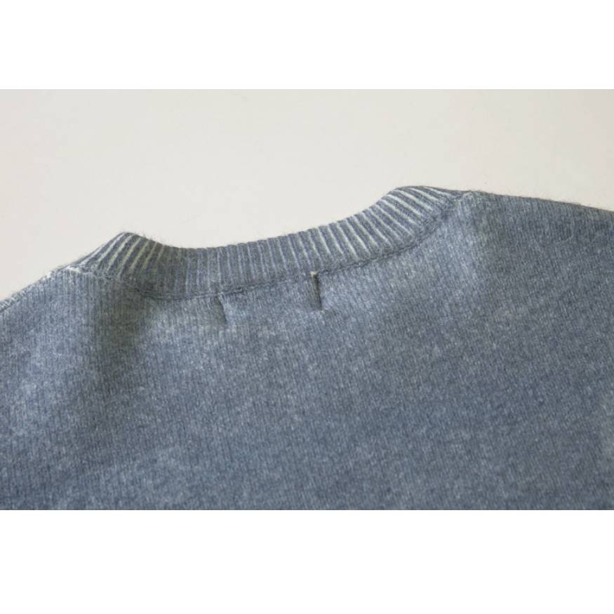 Lustiger Strickpullover mit Geister- und Krokodilmuster