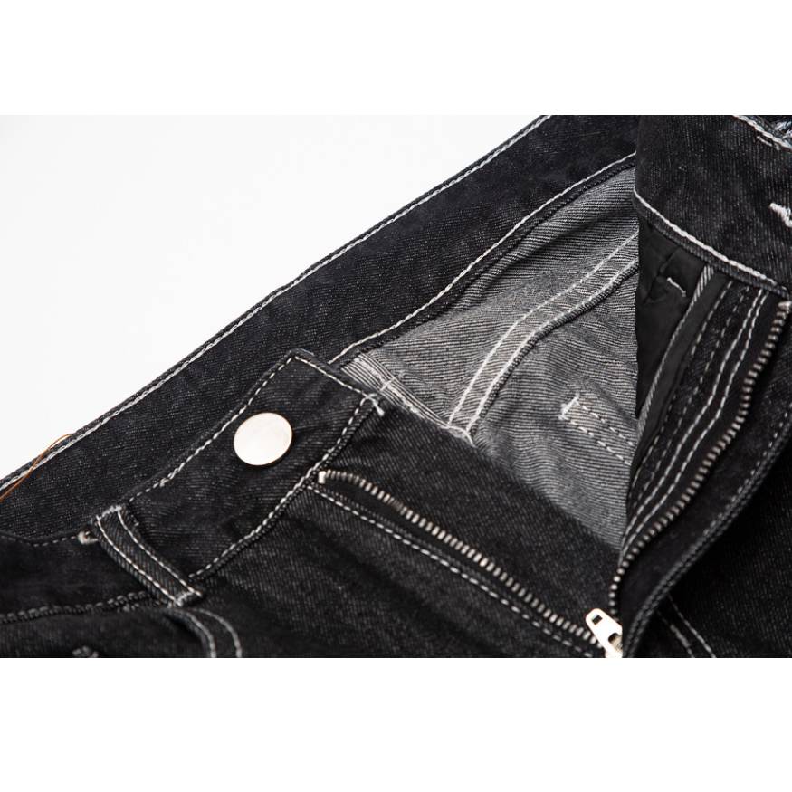 Jeans mit Skelett-Stickerei