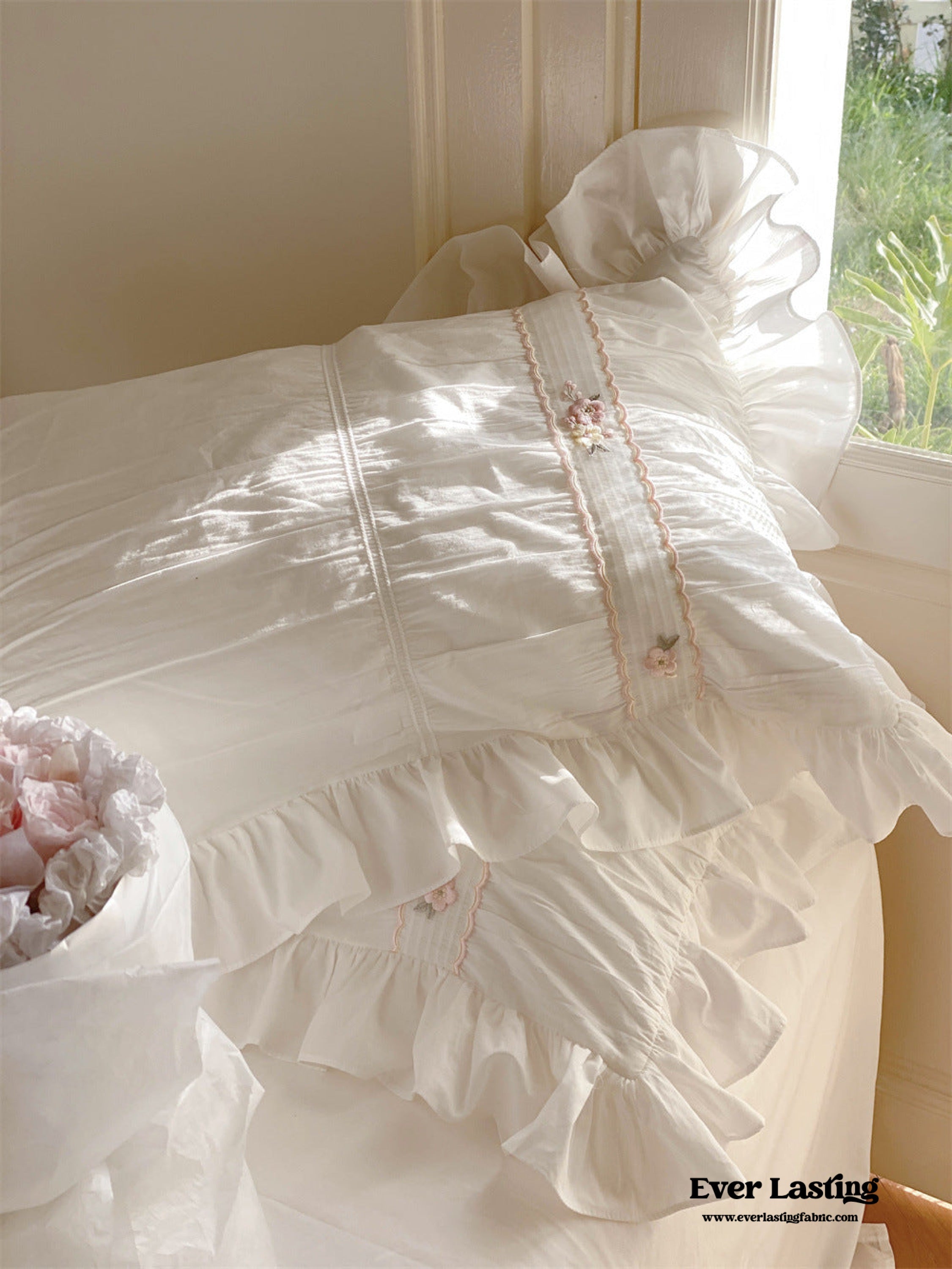 Embroidered Lace Ruffle Bedding Set - Pink