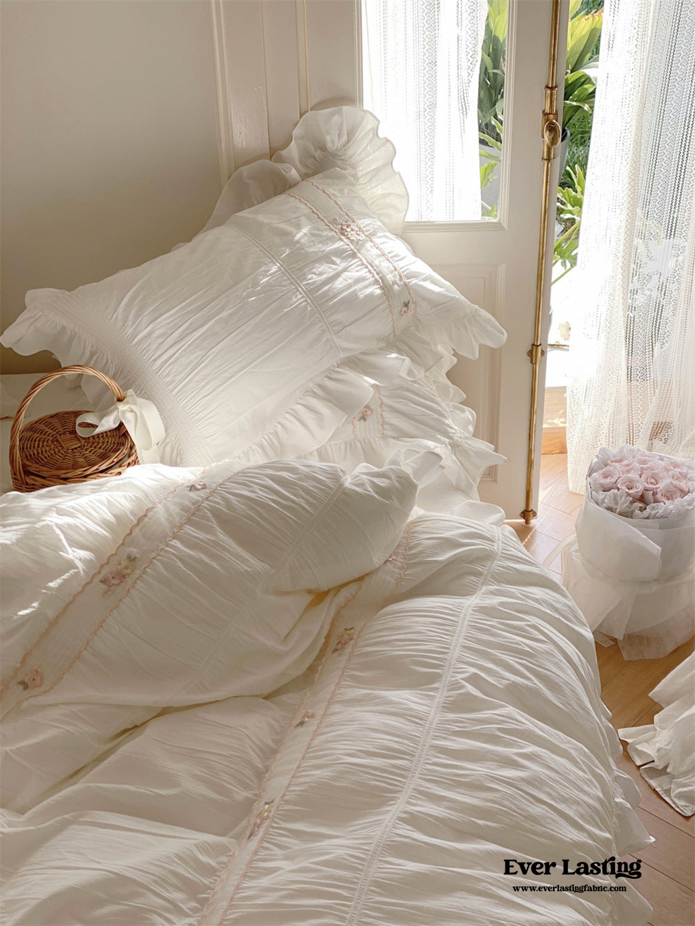 Embroidered Lace Ruffle Bedding Set - Pink