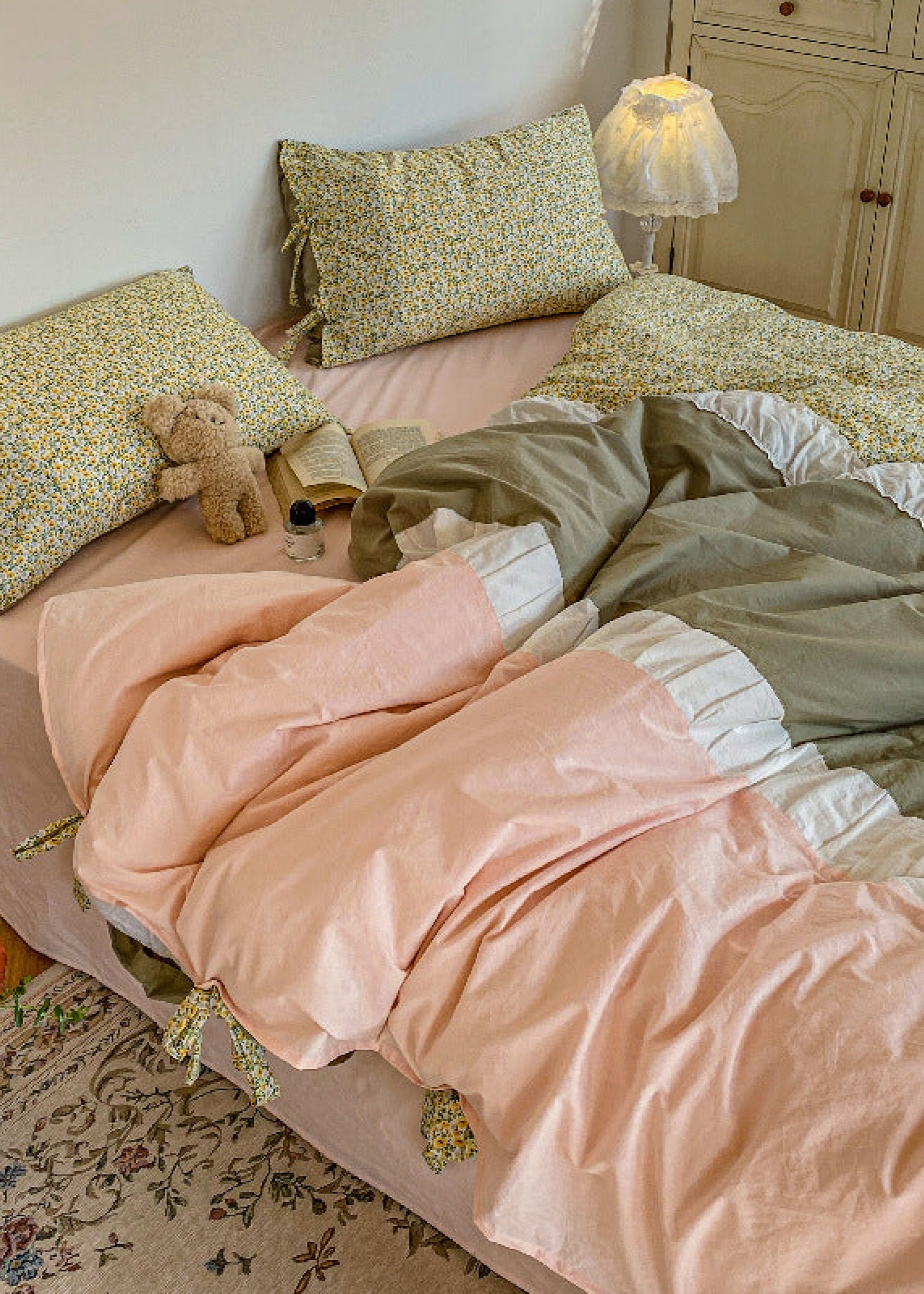 Floral Patchwork Bedding Set - Pink