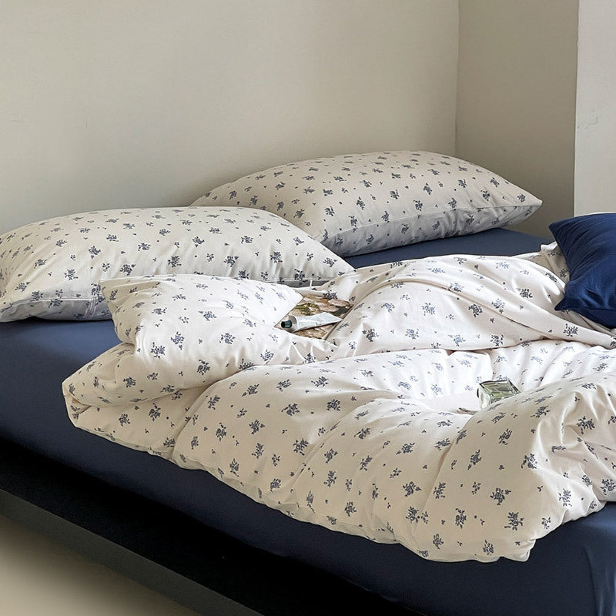 Jersey Knit Cotton Floral Bedding Set - White + Dark Blue