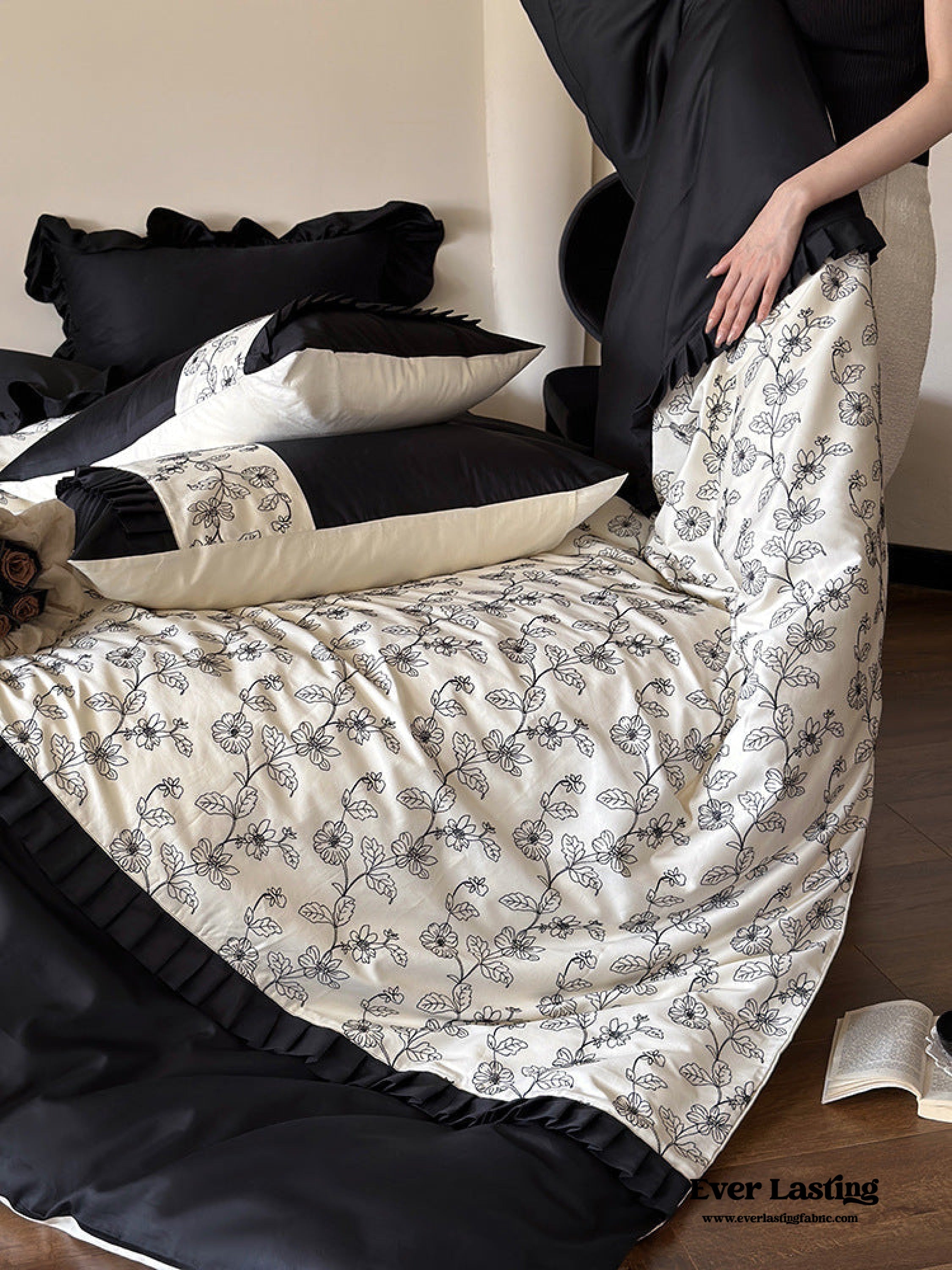 Little Black Lace Floral Bedding Set - Black + White