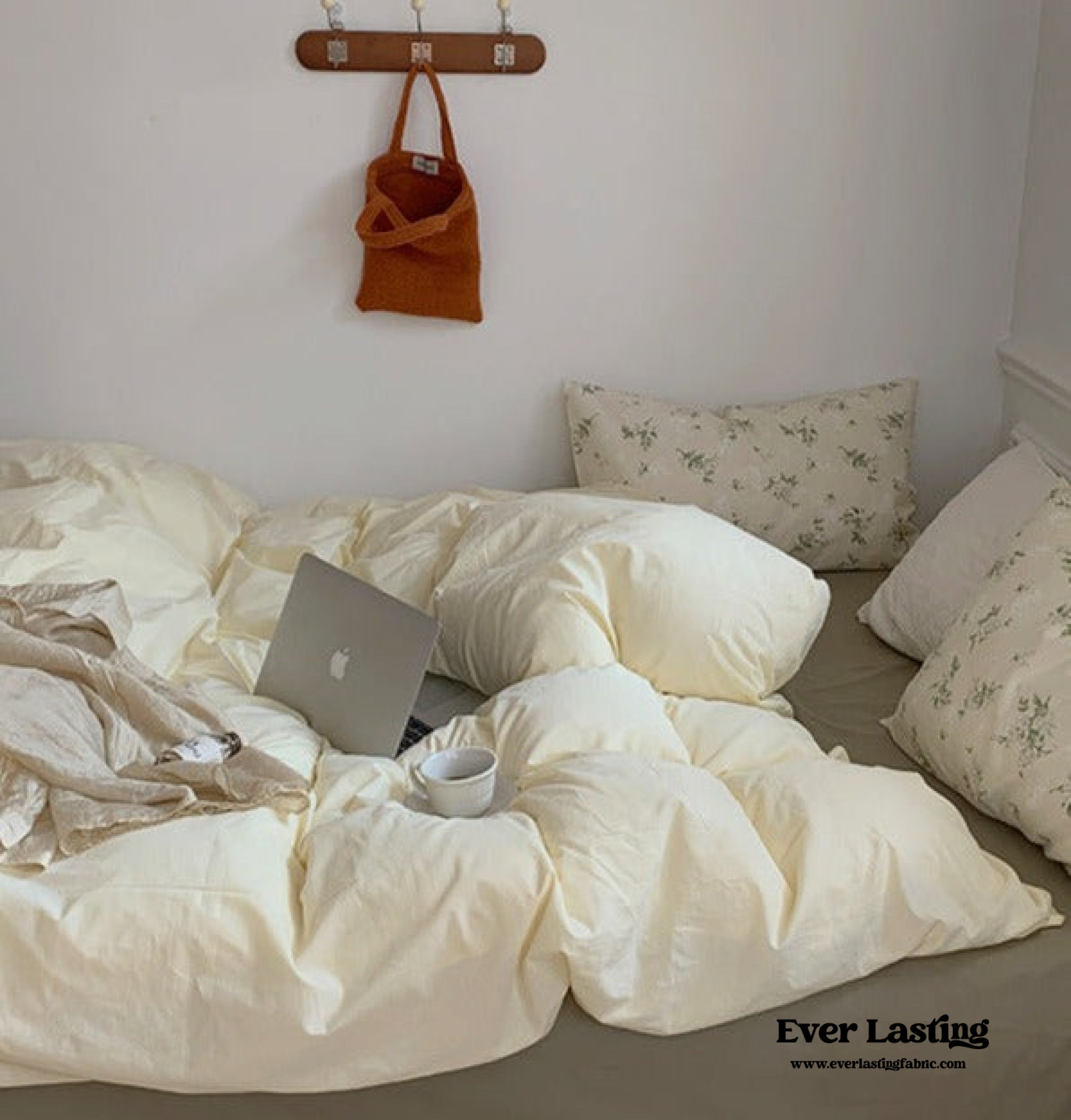 Minimal Floral Bedding Set - Beige + Brown